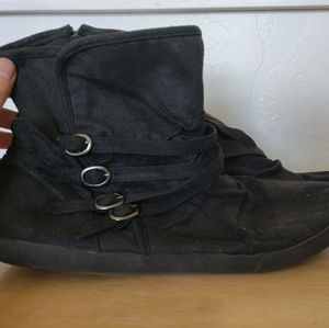Womens size 11 Black Zip up Boots